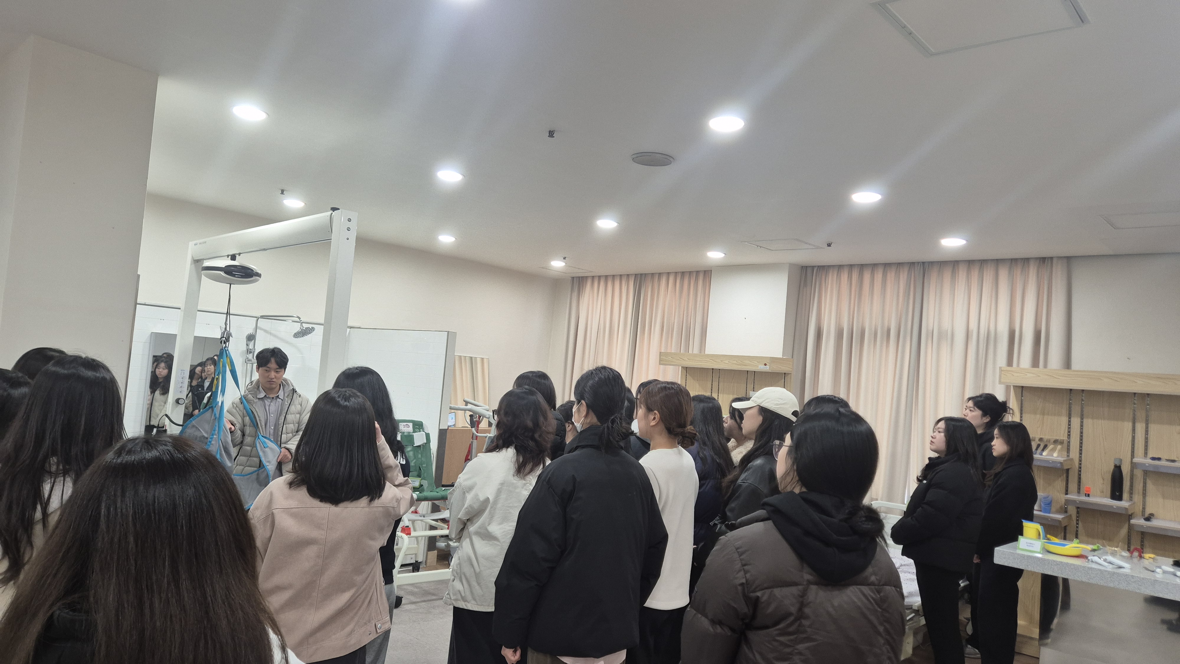 03/17 ���ſ��ڴ��б� ��ȣ�� 21�� �湮