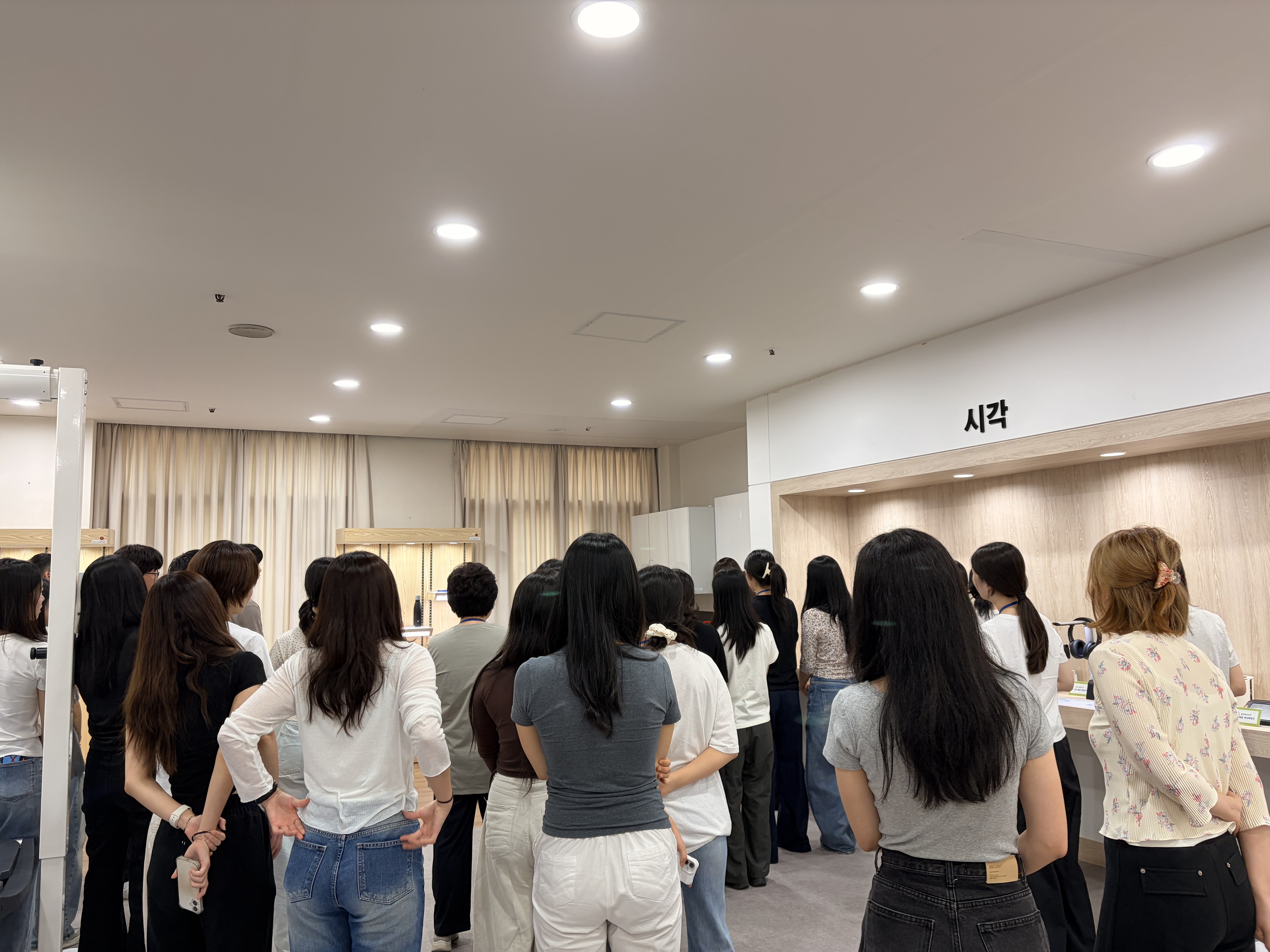 7/29 ���Ѵ��б� ��ȣ�а� 32��, �������� �ǽ��� 2�� �湮